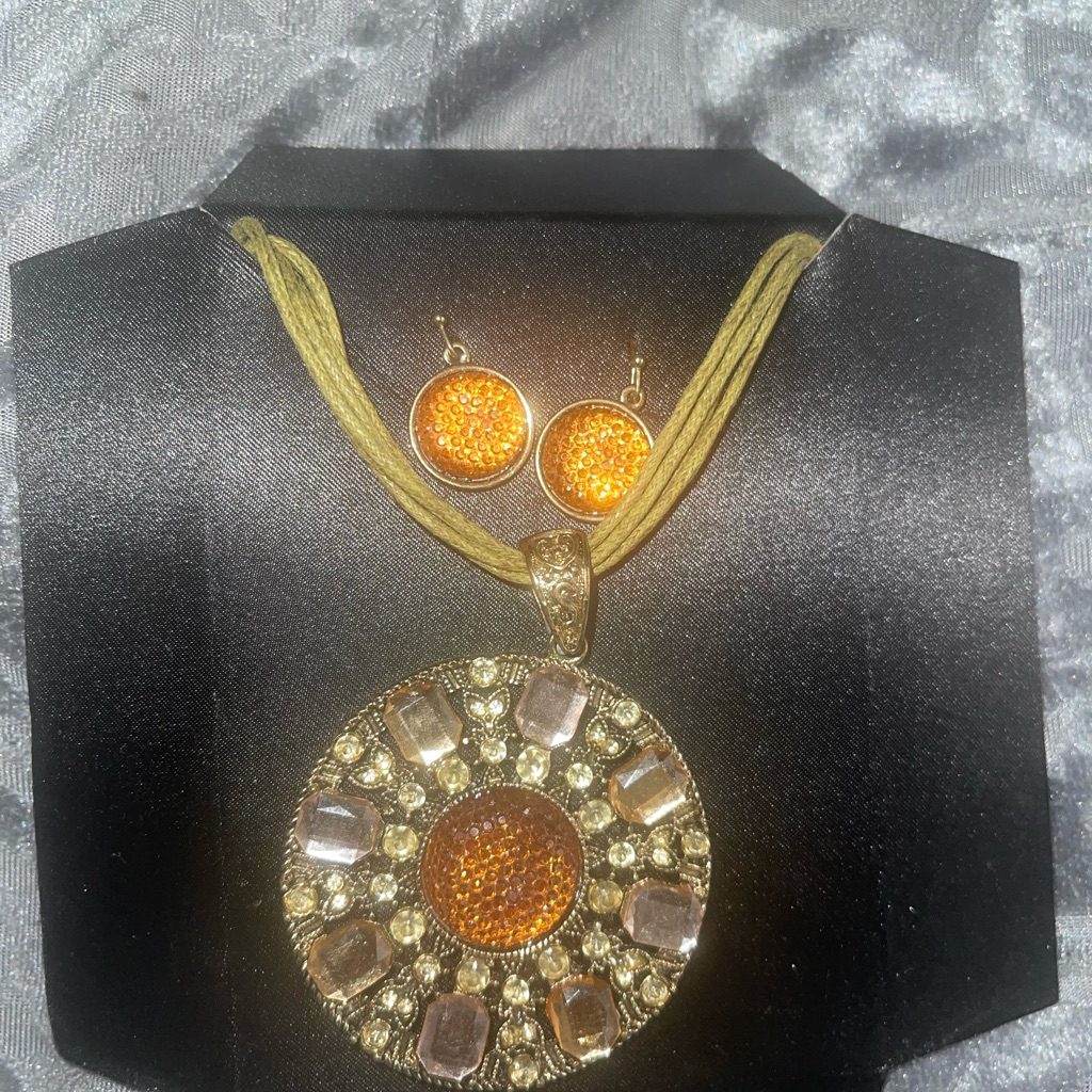 Mixit Nwot Orange And Gold Necklace Set 8$